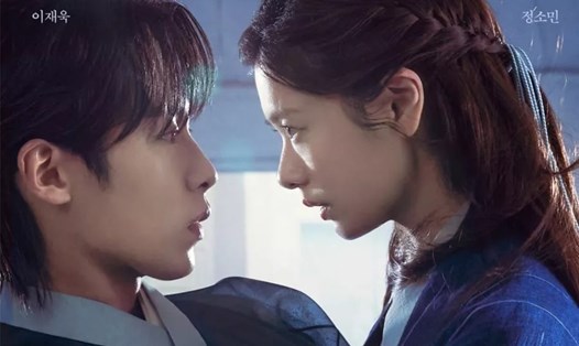 Phim “Hoàn hồn” do Lee Jae Wook, Jung So Min đóng chính nhận được sự yêu thích của khán giả. Ảnh: Poster tvN.