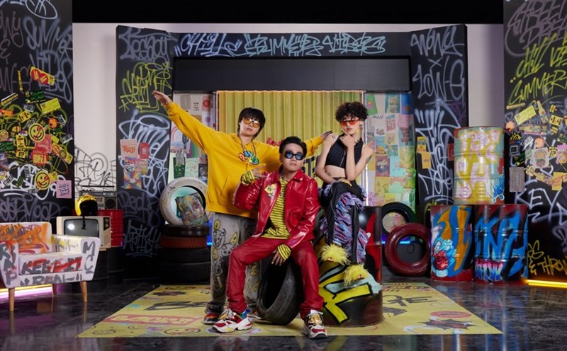 Los G Rapper Rapper tlinh và Low G kết hợp trong “Hop on da show”