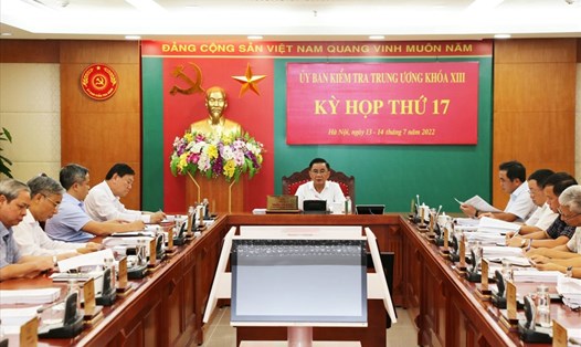 Ông Trần Cẩm Tú, Ủy viên Bộ Chính trị, Bí thư Trung ương Đảng, Chủ nhiệm Ủy ban Kiểm tra Trung ương chủ trì Kỳ họp
