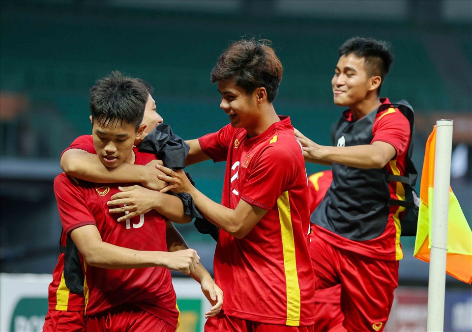 HLV Đinh Thế Nam: U19 Việt Nam may mắn, bản lĩnh hơn khi đá luân lưu