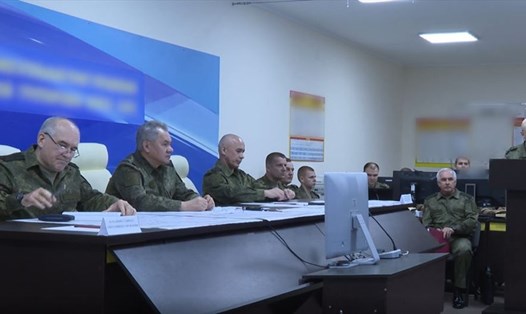 Bộ trưởng Quốc phòng Nga Sergey Shoigu thị sát bất ngờ ở Ukraina. Ảnh chụp màn hình