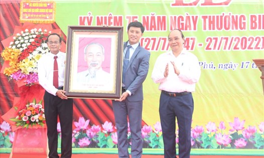 Chủ tịch nước Nguyễn Xuân Phúc dự lễ kỷ niệm ngày 27.7 tại Quảng Nam. Ảnh: TC