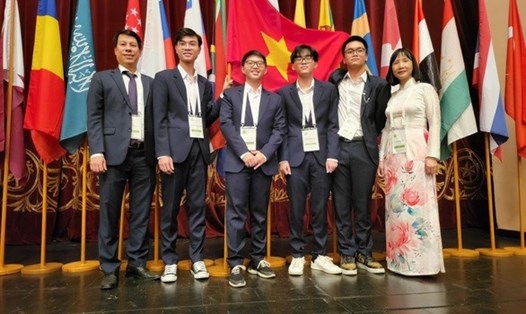 Đoàn Việt Nam tham dự kỳ thi Olympic Sinh học Quốc tế 2022. Ảnh: NVCC