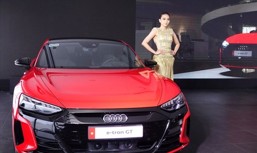Mẫu xe Audi e-tron GT quattro được ra mắt tại Việt Nam sáng 18.7. Ảnh: Nguyễn Đăng