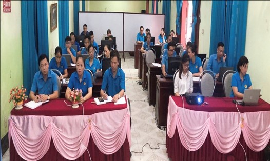 LĐLĐ Điện Biên tổ chức tập huấn phần mềm kế toán Công đoàn cho cán bộ chuyên trách trong 3 ngày. Ảnh: Trần Nga.