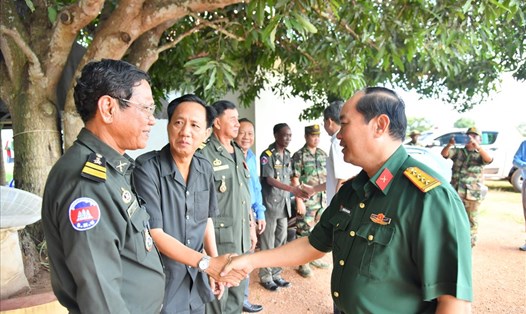 Cán bộ, chiến sĩ Đội K92 tìm kiếm, quy tập và cất bốc hài cốt liệt sĩ trong các cánh rừng, vùng sâu, vùng xa trên nước bạn Campuchia. Ảnh: PV