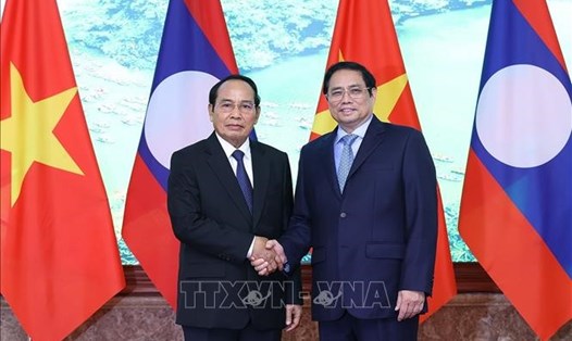 Thủ tướng Phạm Minh Chính tiếp Phó Chủ tịch nước Lào Bounthong Chitmany. Ảnh: TTXVN
