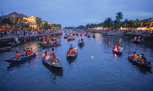 Chương trình “Người Hội An du ngoạn Hội An” diễn ra tại TP.Hội An, tỉnh Quảng Nam với đa dạng các hoạt động du lịch thú vị, thu hút đông đảo khách du lịch.