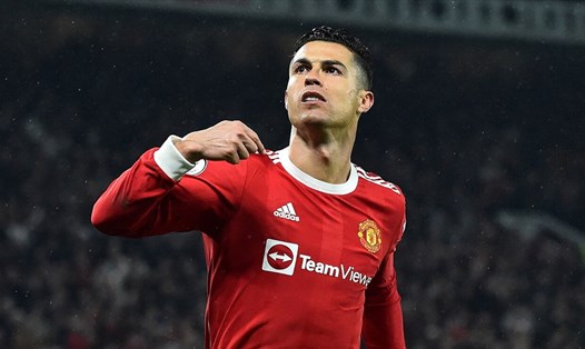 Cristiano Ronaldo có đồng ý giảm lương để đầu quân cho Atletico Madrid? Ảnh: UEFA