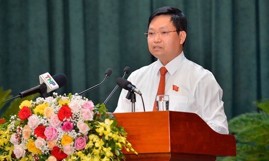Ông Trần Văn Phương - GĐ Sở TNMT Hải Phòng trả lời chất vấn tại kỳ họp HĐND TP ngày 19.7. Ảnh: ĐT
