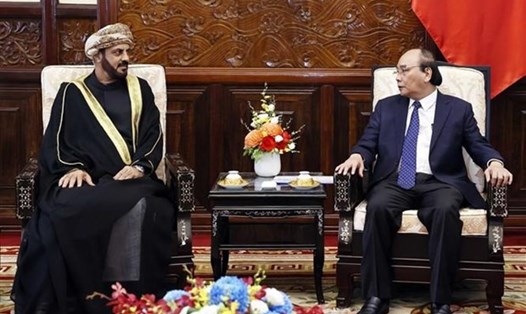 Chủ tịch nước Nguyễn Xuân Phúc tiếp Đại sứ Oman Saleh Mohamed Ahmed Al Suqri. Ảnh: TTXVN