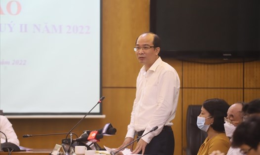 Ông Nguyễn Thắng Lợi - Phó Tổng cục trưởng Tổng cục Thi hành án dân sự - trả lời tại cuộc họp báo. Ảnh: Trần Vương