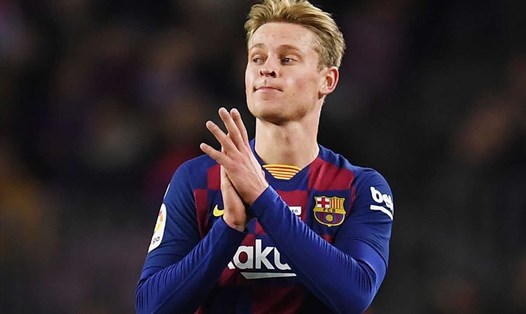 De Jong sẽ vẫy tay chào Barca trong vài tuần tới? Ảnh: AFP