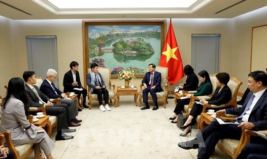 Phó Thủ tướng Chính phủ Lê Minh Khái tiếp Tổng Giám đốc Tập đoàn Grab toàn cầu Anthony Tan. Ảnh: TTXVN