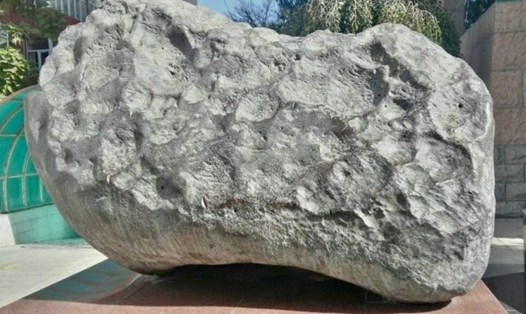 Mảnh lớn nhất của thiên thạch Aletai được một nông dân Trung Quốc phát hiện năm 1898. Ảnh: Nhóm nghiên cứu