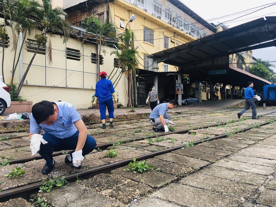 Phong trào Xanh - Sạch - Đẹp tại Chi nhánh Khai thác Đường sắt Hà Nội