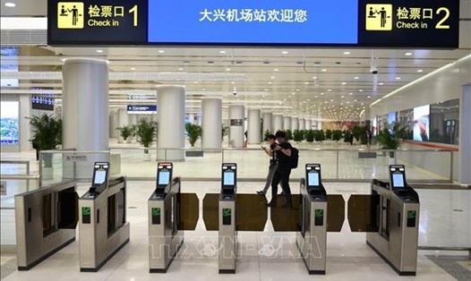 Khu vực làm thủ tục tại sân bay quốc tế Đại Hưng ở phía nam thủ đô Bắc Kinh, Trung Quốc. Ảnh: Tân Hoa Xã/TTXVN