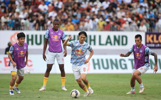 CLB Bình Định 1-0 Hoàng Anh Gia Lai: Văn Thành mở tỉ số