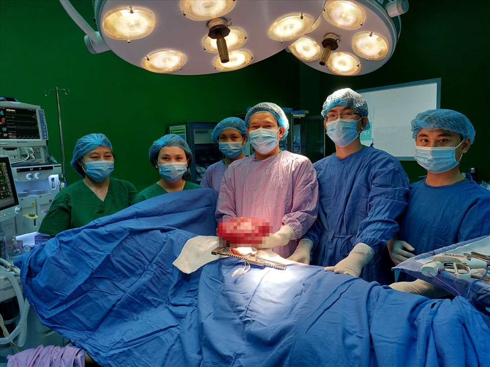 Đoàn chuyên gia Hoa Kỳ hỗ trợ, khám phẫu thuật tại Bệnh viện Đà Nẵng