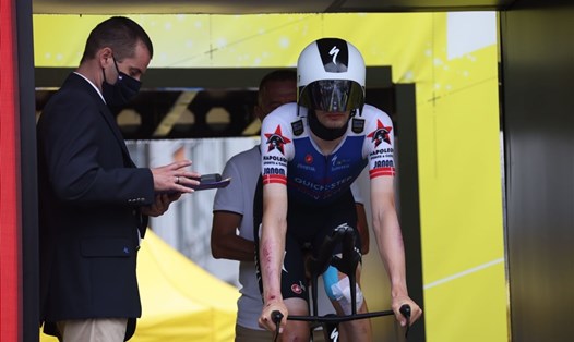 Yvest Lampaert về nhất chặng 1 tại Tour de France 2022. Ảnh: Twitter