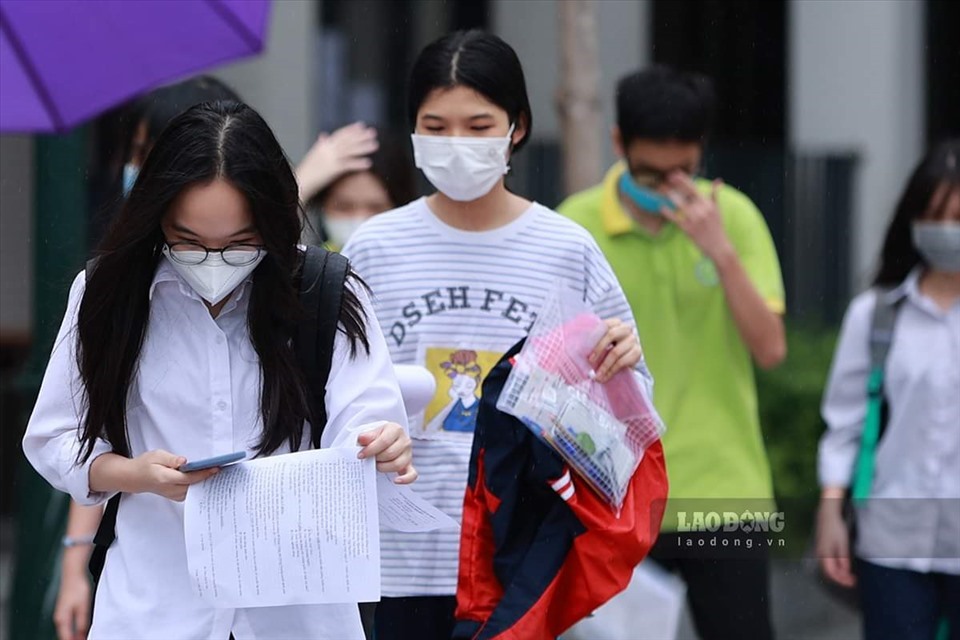 Học sinh đang đi học, đi thi với rất nhiều áp lực. Ảnh: Hải Nguyễn