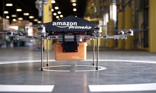 1 chiếc drone giao hàng của Amazon. Ảnh chụp màn hình