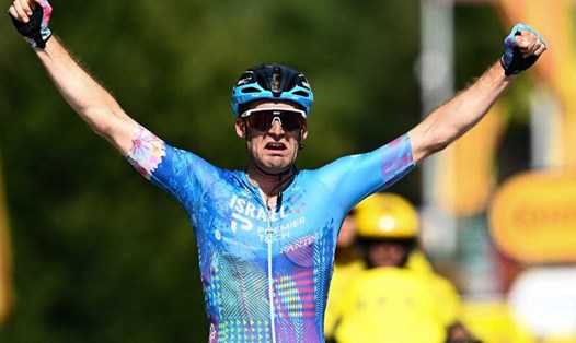Hugo Houle lần đầu tiên trong sự nghiệp chuyên nghiệp giành chiến thắng chặng tại Tour de France. Ảnh: Letour