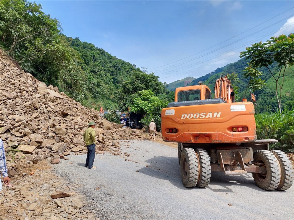 Sạt lở gây ùn tắc giao thông trên Quốc lộ 37 qua Sơn La