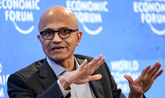 Giám đốc điều hành Microsoft, Satya Nadella tại cuộc họp thường niên của "Diễn đàn Kinh tế Thế giới" ở Davos. Ảnh chụp màn hình