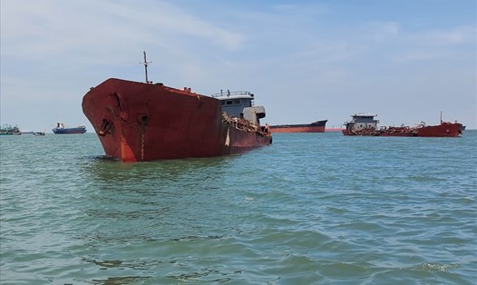 Các phương tiện được đưa về vùng biển Vũng Tàu để làm việc, điều tra xử lý. Ảnh: BĐBP