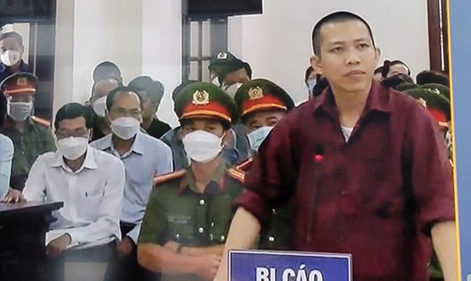 Bị cáo vụ Tịnh thất Bồng Lai trả lời sau khi Toà cho công chiếu các clip vi phạm. Ảnh: An Long
