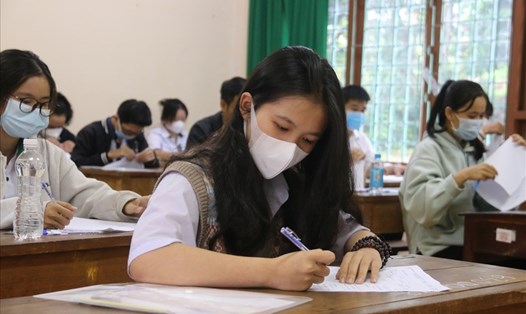 Các thí sinh ở Đắk Nông làm bài thi tốt nghiệp THPT năm 2022. Ảnh: D.P.