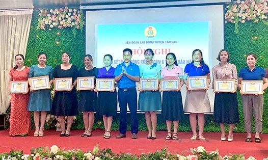 Trong 6 tháng đầu năm 2022, LĐLĐ huyện Tân Lạc (Hòa Bình) đã có nhiều thành tích xuất sắc trong các phong trào thi đua, các hoạt động chăm lo đời sống cho đoàn viên, người lao động. Ảnh: Bạch Tuyết