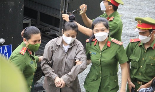 Dì ghẻ Võ Nguyễn Quỳnh Trang ra toà với 3 tội danh, trong đó có tội "giết người". Ảnh: Phương Ngân-Anh Tú