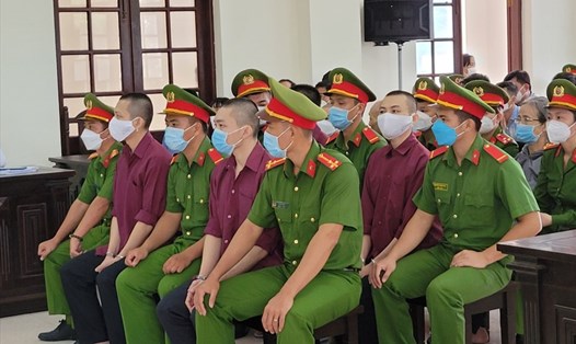 Các bị cáo trong vụ án liên quan đến "Tịnh thất Bồng Lai" tại phiên xét xử ngày 21.7. Ảnh: An Long
