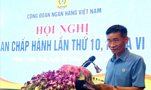 Phó Chủ tịch Tổng LĐLĐ Việt Nam - Trần Văn Thuật phát biểu tại hội nghị. Ảnh: PĐ