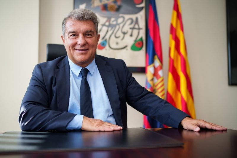Đòn bẩy kinh tế hay hành động “tự xẻ thịt” của Barcelona?