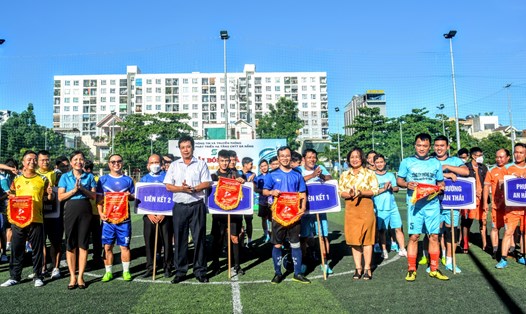 LĐLĐ quận Sơn Trà, thành phố Đà Nẵng tổ chức khai mạc giải bóng đá mini nam CNVCLĐ quận Sơn Trà năm 2022. Ảnh: Tường Minh