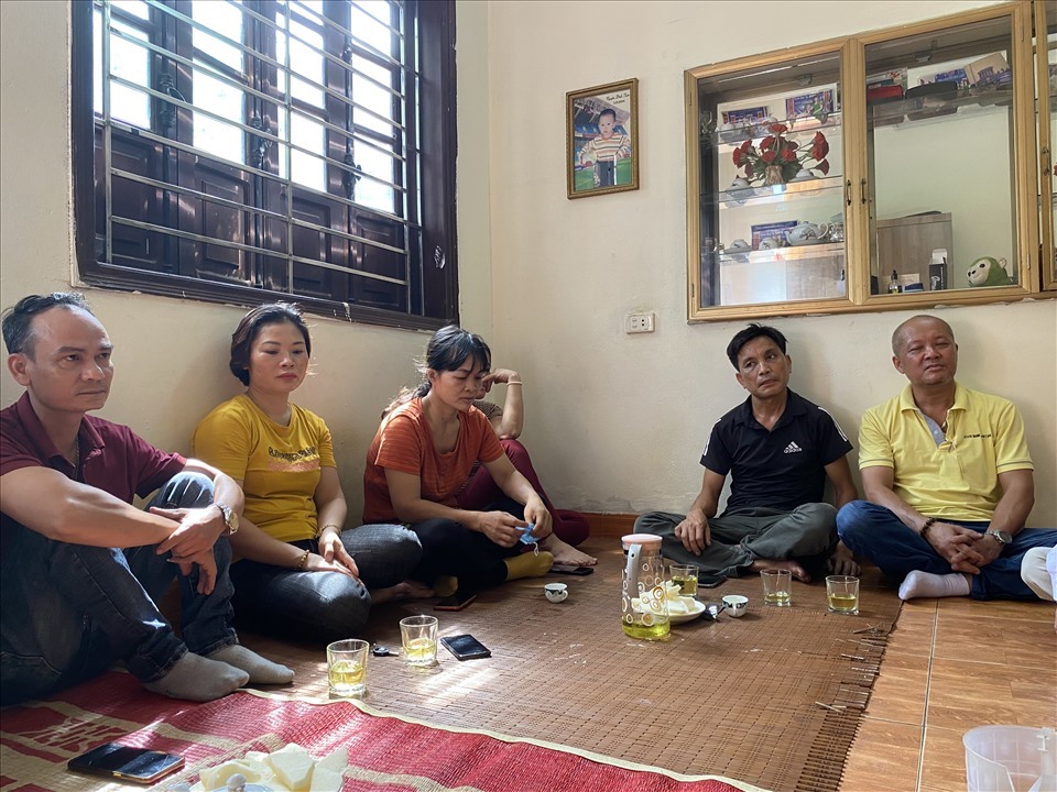 Người lao động phản ánh công ty nợ bảo hiểm xã hội. Ảnh Anh Thư