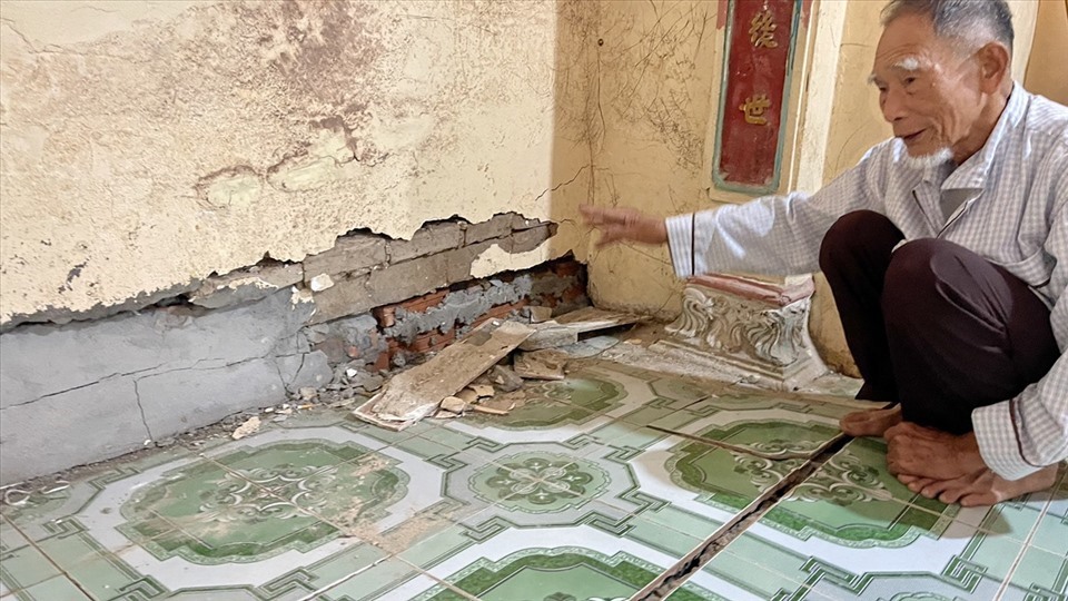 Đền Ngòi Quyền tại xóm 6, xã Khánh Trung, huyện Yên Khánh, Ninh Bình bị sụt lún, nứt gãy nghiêm trọng. Ảnh: NT