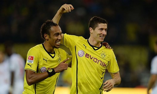 Lewandowski và Aubameyang từng là đồng đội trong 1 mùa giải tại Dortmund. Ảnh: FC Barcelona Noticias