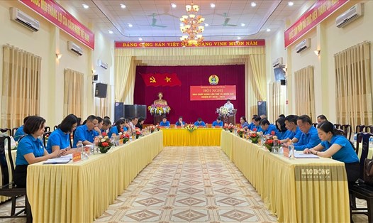 Toàn cảnh Hội nghị Ban Chấp hành lần thứ 13 (khóa XIX) LĐLĐ tỉnh Yên Bái.