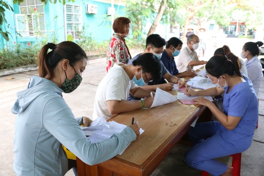 Người dân Đà Nẵng chủ động đi tiêm vaccine COVID-19