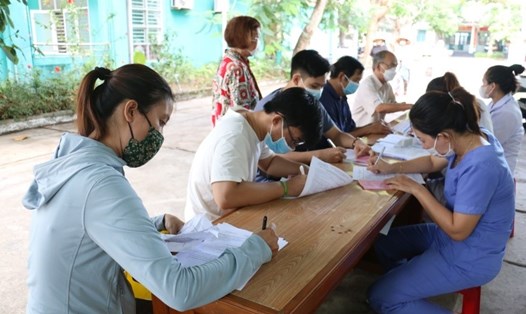 Người dân Đà Nẵng chủ động đi tiêm vaccine COVID-19. Ảnh: CDC