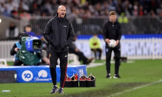 Nhiều câu hỏi vây lấy Ten Hag sau chuyến du đấu Hè 2022