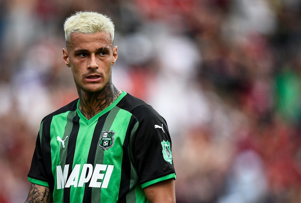 Sát thủ Scamacca chọn tới West Ham thay vì PSG