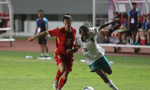 U18 nữ Việt Nam (áo đỏ) giành chiến thắng 2-1 trước U18 nữ Indonesia trong lượt trận thứ 2 giải vô địch U18 nữ Đông Nam Á 2022. Ảnh: AFF