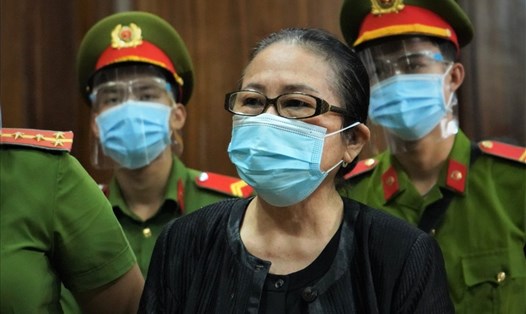 Nữ đại gia Dương Thị Bạch Diệp tại phiên sơ thẩm. Ảnh: Anh Tú