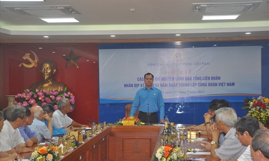 Ông Nguyễn Đình Khang - Uỷ viên Trung ương Đảng, Chủ tịch Tổng LĐLĐVN - phát biểu tại buổi gặp mặt. Ảnh: Bảo Hân
