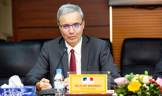 Ông Nicolas Warnery, Đại sứ Cộng hòa Pháp tại Việt Nam đánh giá cao Quang Hải. Ảnh: VTVCab.